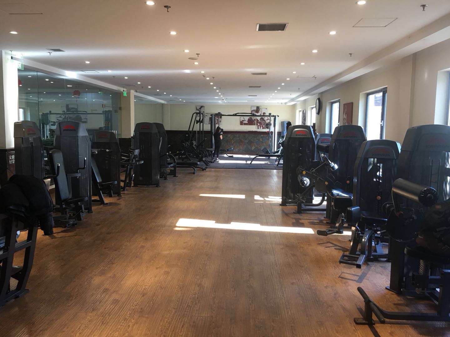 南宮蹦床樂園健身房跑步機(jī)維修