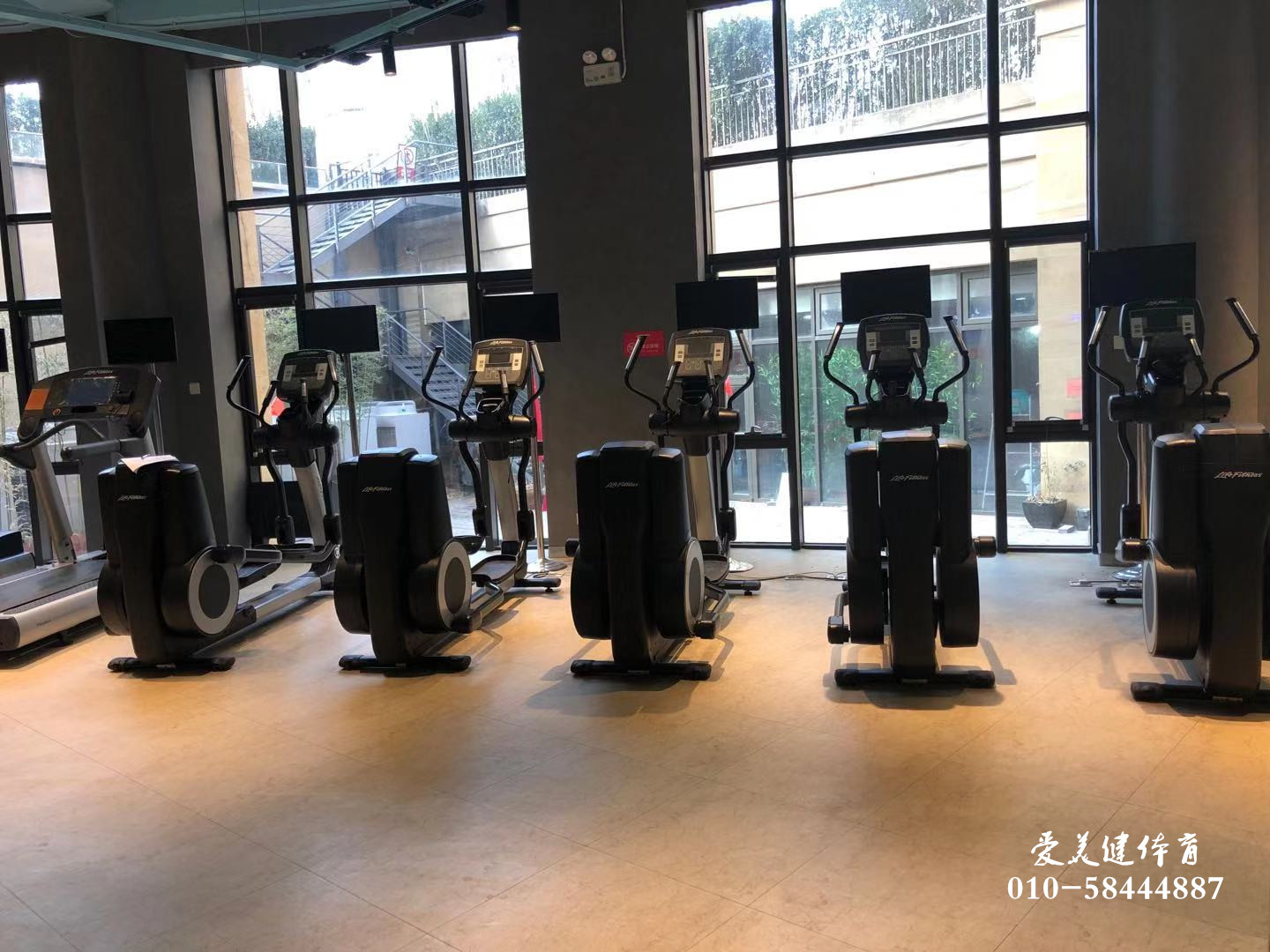 硬糖國(guó)際健身會(huì)所